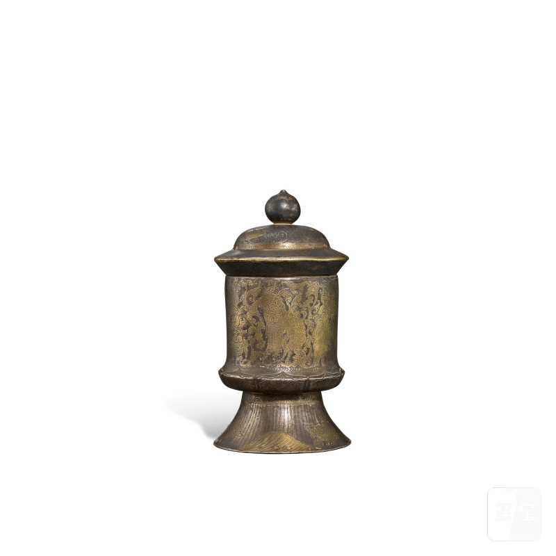 A parcel-gilt silver 'Buddhist guard' incense box and cover, Late Tang dynasty | 晚唐 局部銀鎏金鏨刻天王紋香寶子 - 图3